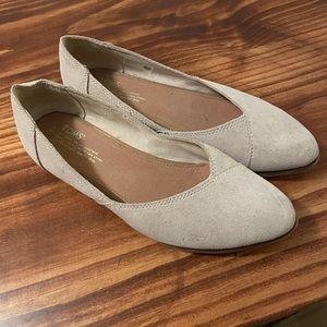 Size 9 Toms flats.